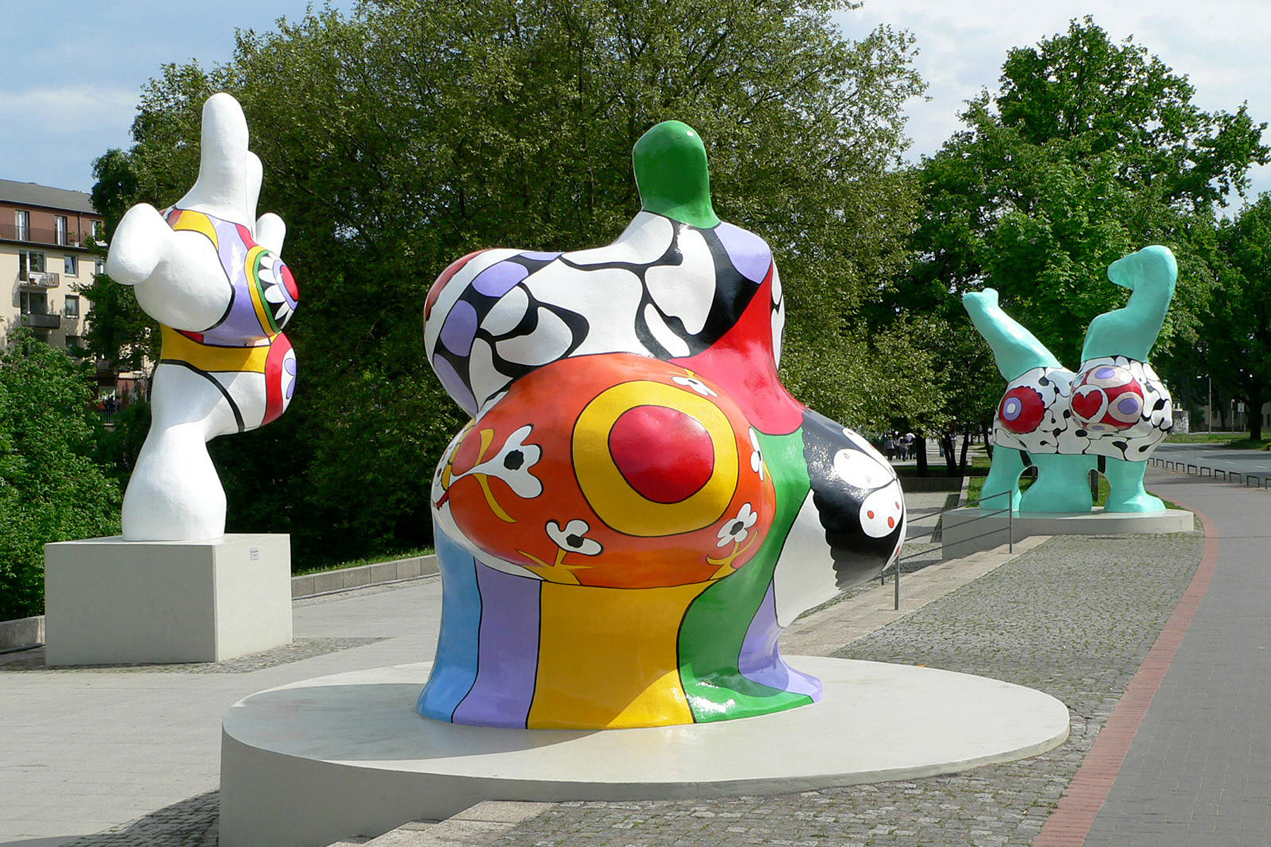 Nanas von Niki de Saint Phalle (Foto: Wikipedia)